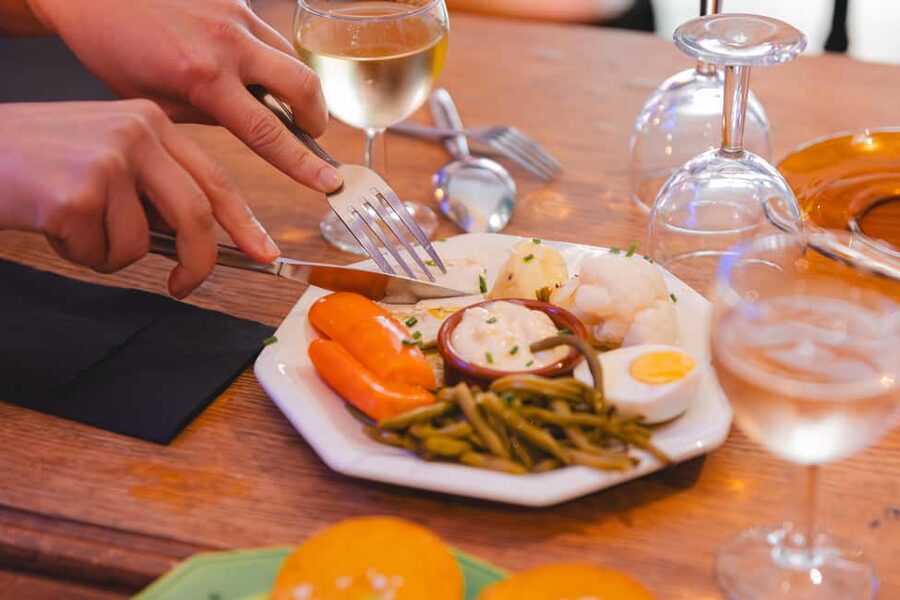 Marseille: Walking Food Tour with Full Meal - Who should book this food tour?
