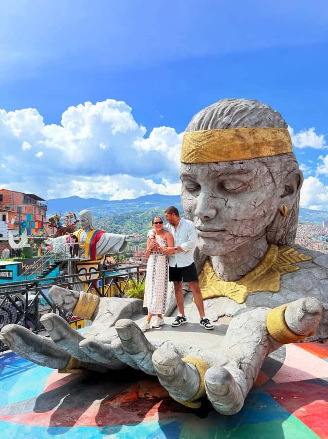 Medellín: Comuna 13 Tour with Snacks And Your Own Graffiti - Key points to know before you book