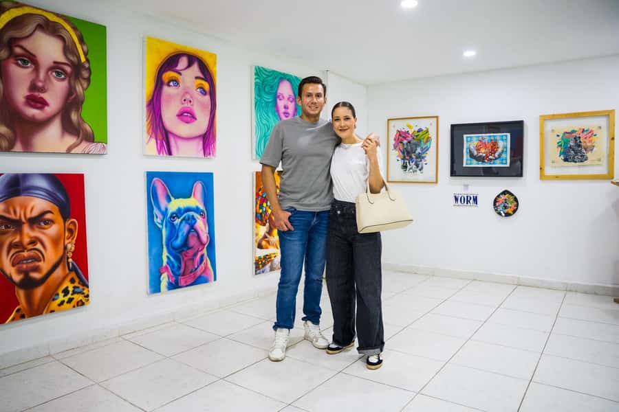 Medellín: Comuna 13 Tour with Snacks And Your Own Graffiti - Why Comuna 13 makes more sense with a local guide