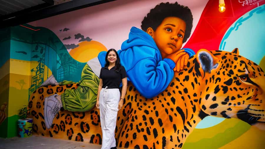 Medellín: Comuna 13 Tour with Snacks And Your Own Graffiti - Viewpoints and photo stops without losing the story