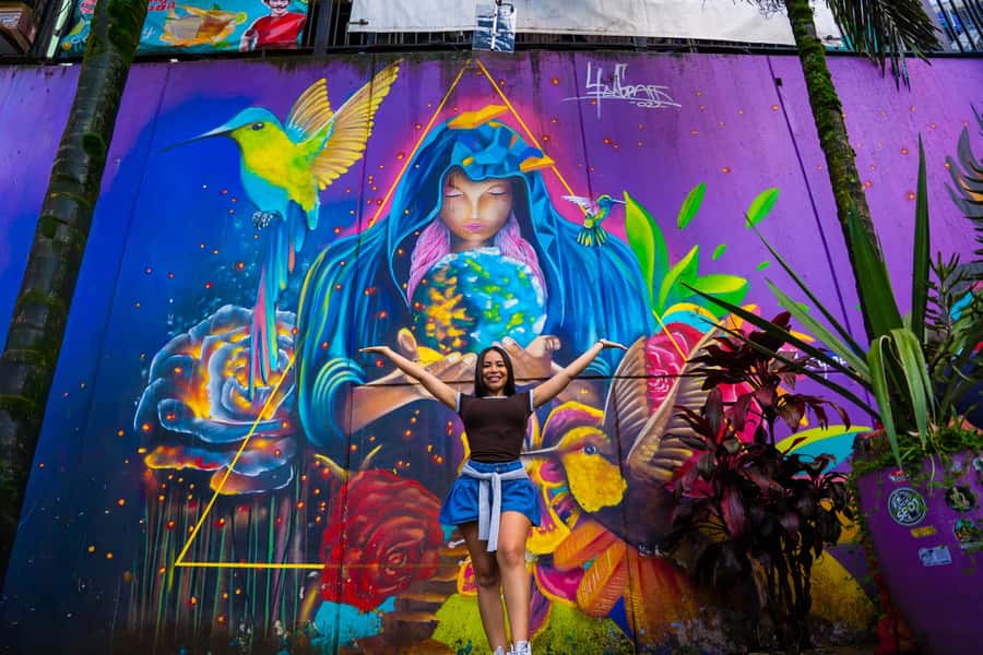 Medellín: Comuna 13 Tour with Snacks And Your Own Graffiti - Starting at Graden Coffee and getting your bearings