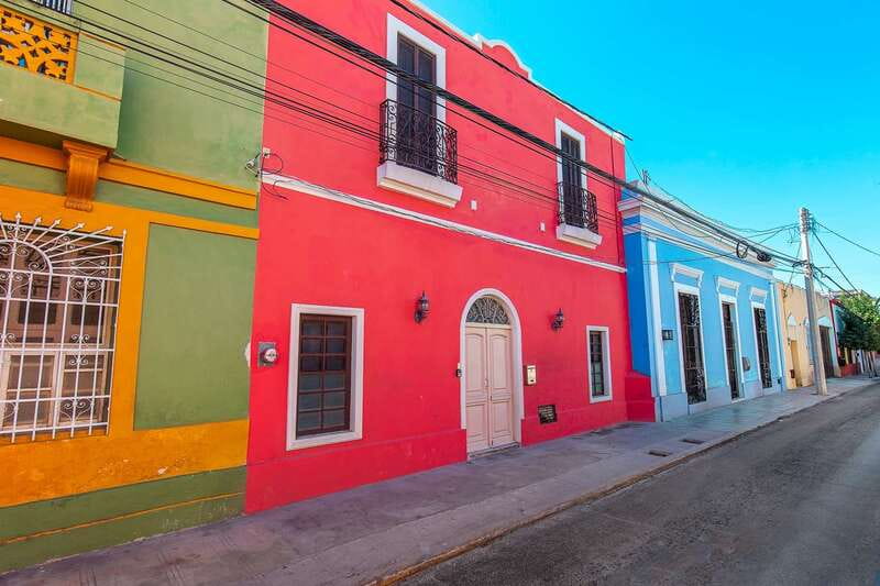 Mérida: 3-Hour Walking Food Tour - Gorditas and fresh drinks open the meal