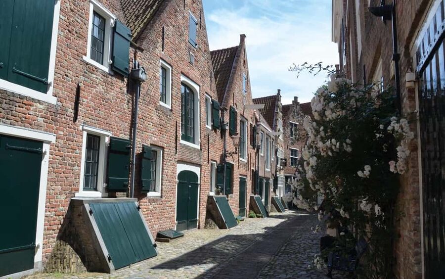 Middelburg: Guided City Walking Tour - Damsquare and the quieter side of town