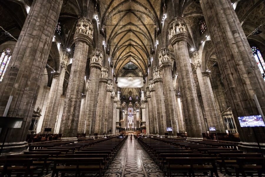 Milan: City Highlights Walking Tour with The Last Supper - The Duomo interior and its Gothic details