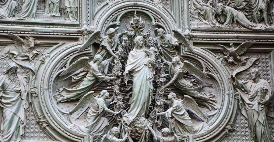 Milan: Private or Shared Essential Walking Tour - Walking through the Galleria Vittorio Emanuele II