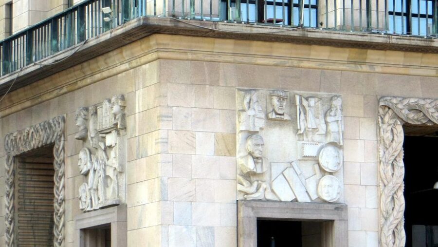 Milan: Private or Shared Essential Walking Tour - La Scala from the outside