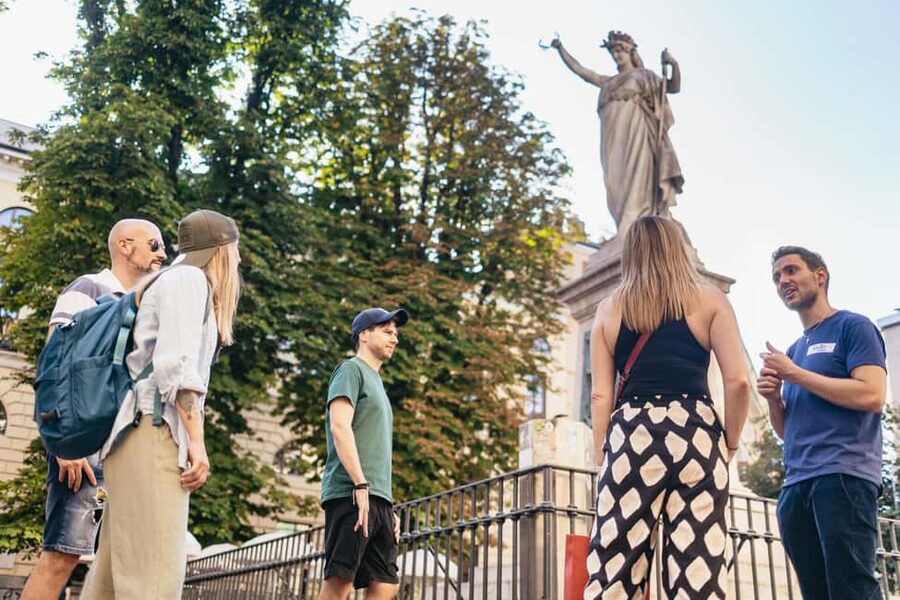 Milan: Street Food Walking Tour - Piazza San Sepolcro and the stories behind the dishes