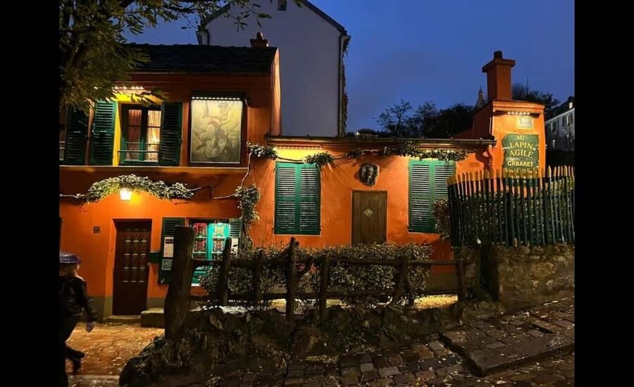 Montmartre for Art Lovers - Walking tour with Expert Guide - Following the artists toward Moulin de la Galette