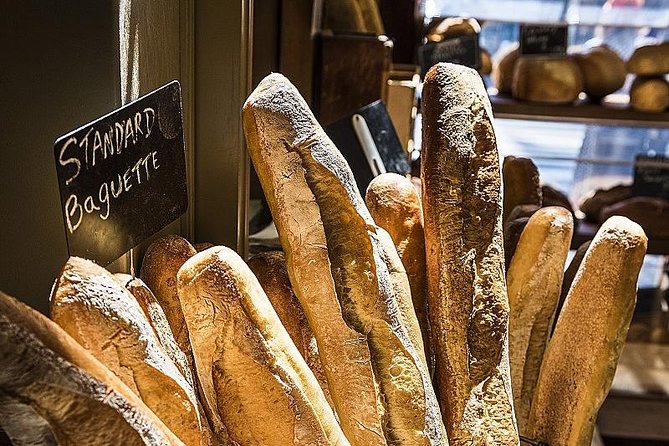 Montmartre Hidden Gems and Scenic Highlights Walking Tour - Reaching Sacré-Cœur without missing the practical details