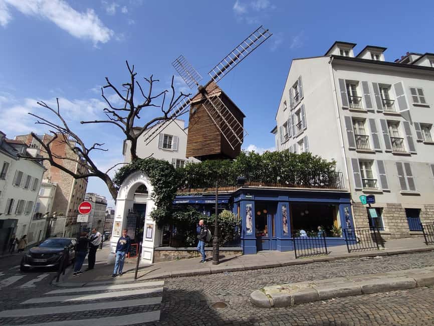Montmartre Walking Tour with a Local Guide - Place du Tertre, where Montmartre becomes a postcard