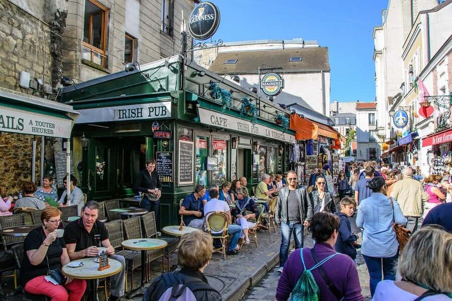 Montmartre Walking Tour with a Local Guide - What the guide adds to the walk