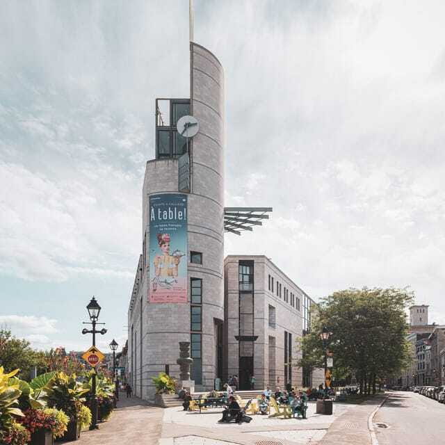Montreal: Old Montreal Guided Walking Tour - The guide makes or breaks the experience