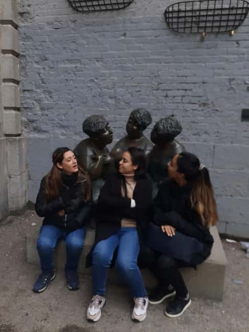 Montreal: Private Walking Tour with a Local - Languages, timing, and booking flexibility