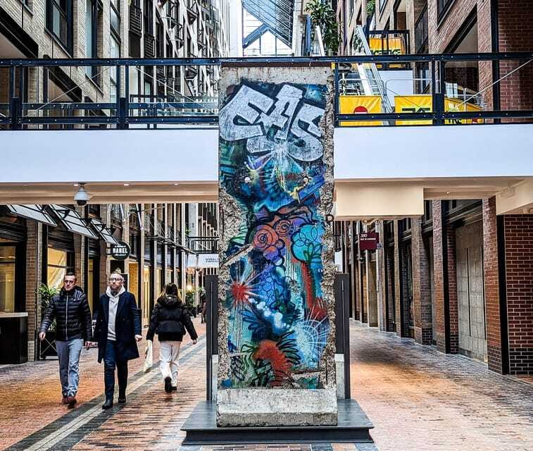 Montreal: RESO Underground City and Downtown Walking Tour - Returning outdoors for major downtown landmarks