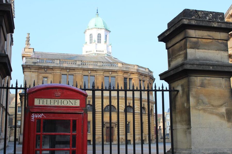 Morse, Lewis and Endeavour Walking Tour of Oxford - The Randolph Hotel and the White Horse pub
