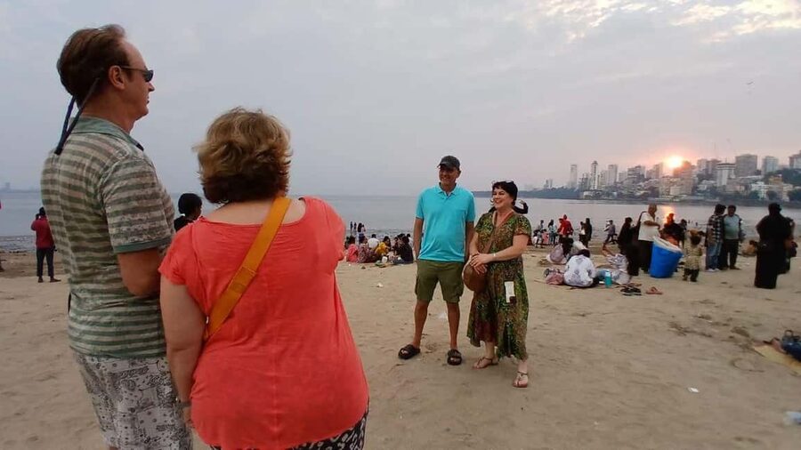 Mumbai Street Food Tour with Evening Bazaar Walk - Chowpatty’s vegetarian snacks and pani puri challenge