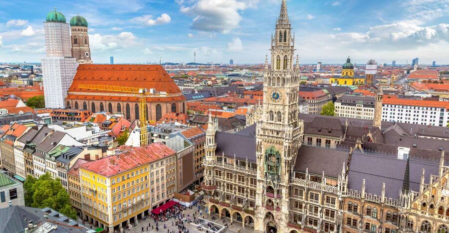 Munich: Old Town & Viktualienmarkt City Walk in German - Marienplatz, the Frauenkirche and Munich’s public face