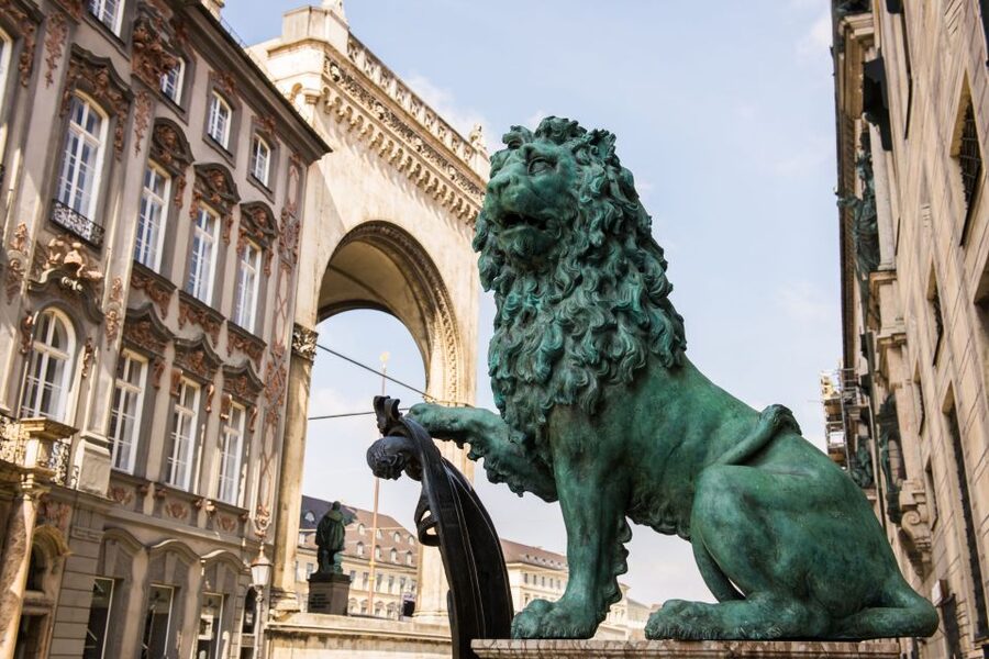Munich : Private Walking Tour with A Guide (Private tour) - Price, transport, and what you actually receive
