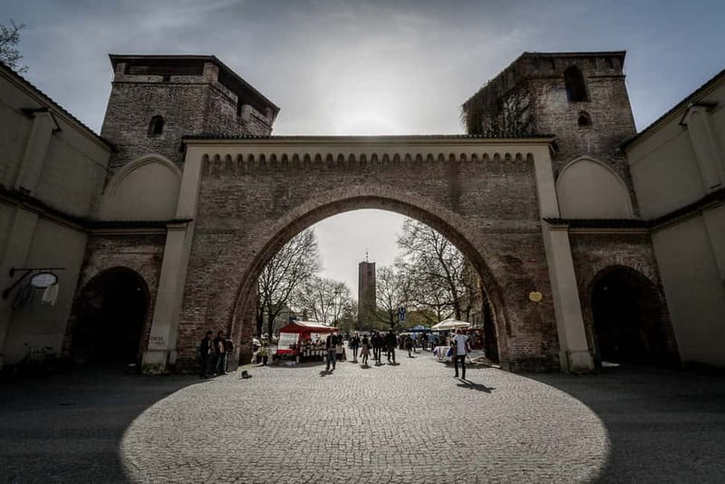 Munich: Raven Black Witches and Executioners Walking Tour - Crossing the Hackenviertel and Angers quarter