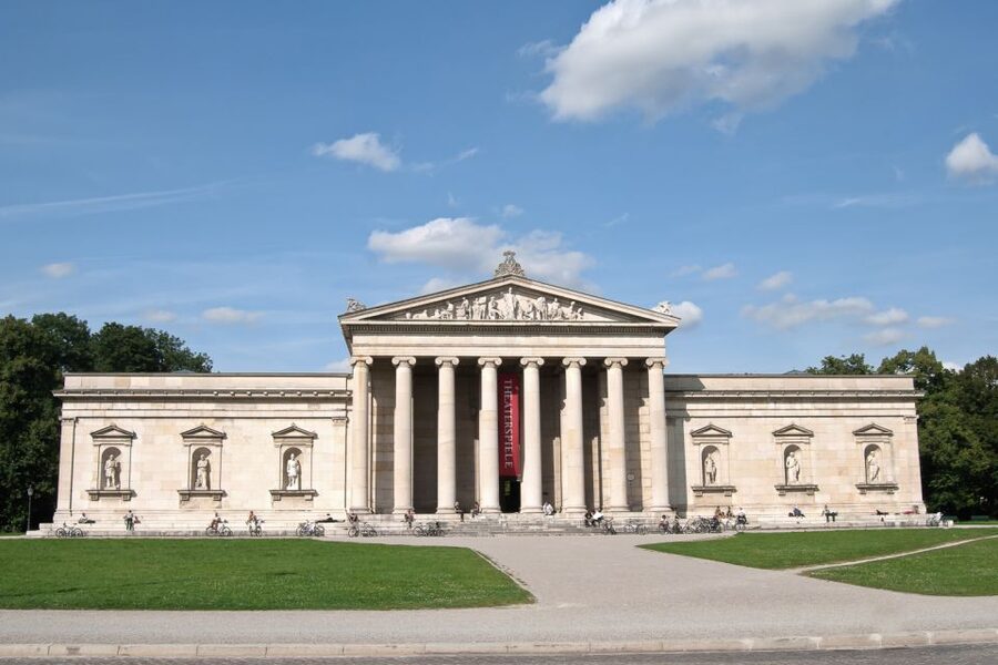 Munich: Third Reich & WWII Walking Tour - Feldherrnhalle and the failed attempt to seize power
