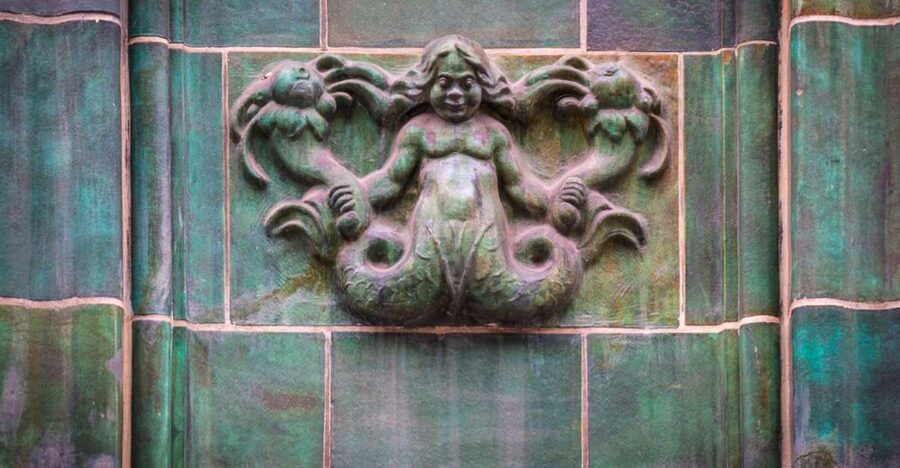 Mystical Hamburg - Walking Tour in German - Reading Clues Behind Office Buildings