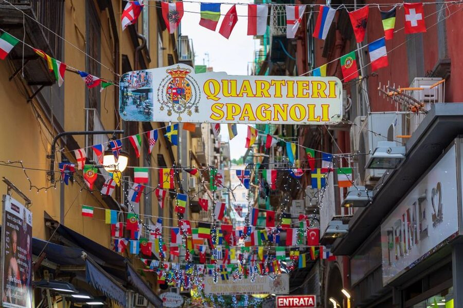 Napoli: Walking Tour of Naples with Local Tour Guide - Piazza del Plebiscito and the grand side of Naples