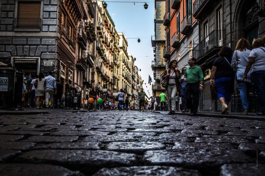 Napoli: Walking Tour of Naples with Local Tour Guide - Coffee, pizza pockets, and useful eating advice
