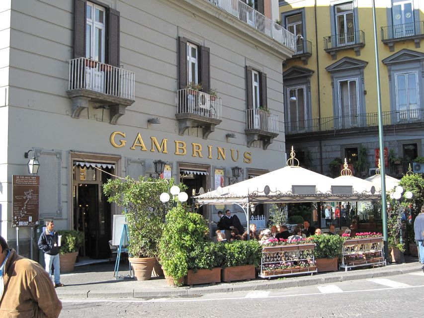 Napoli: Walking Tour of Naples with Local Tour Guide - Starting at Piazza Municipio