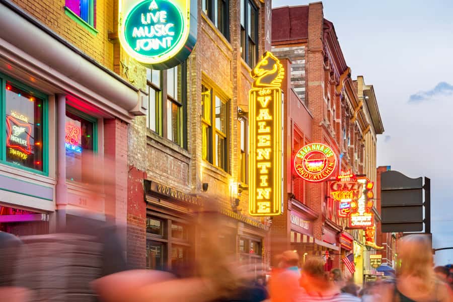Nashville: Guided Ghost-Themed Walking Tour - Meeting at the Alvin York Statue