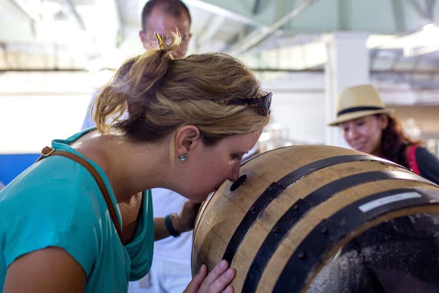 Nassau: Rum Tastings and Culinary Walking Tour - Walking through the Heritage Museum area