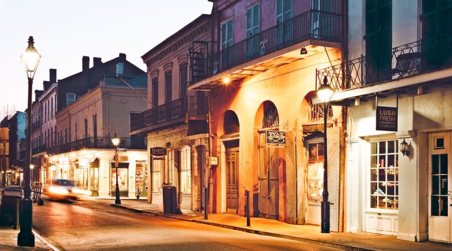 New Orleans: 2-Hour Ghosts & Vampires Walking Tour - Drinks, weather, and practical comfort