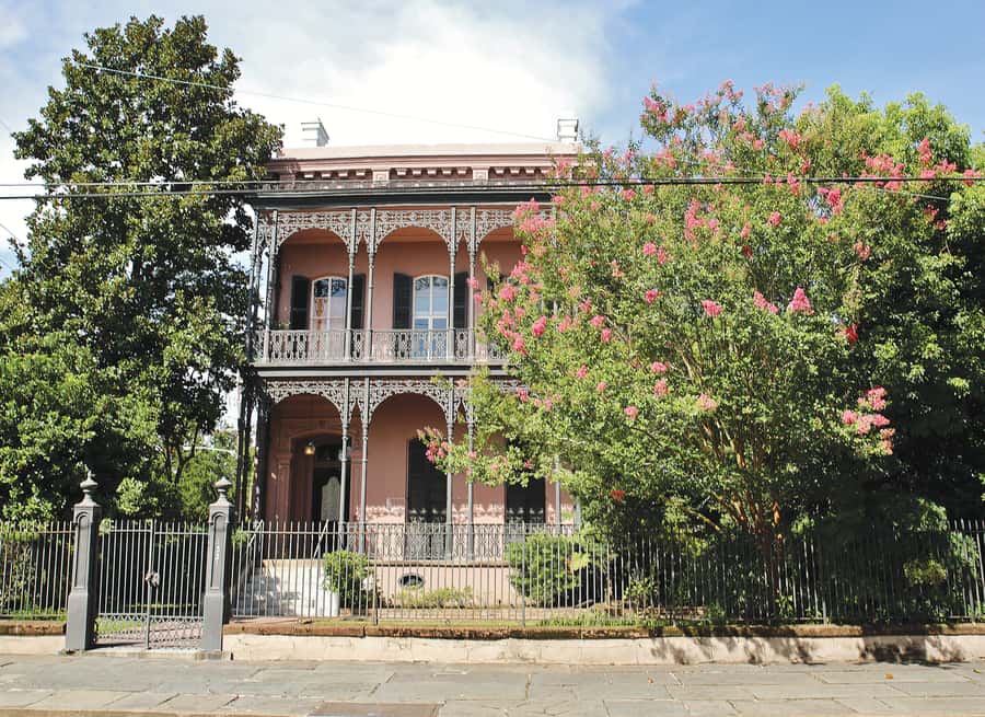 New Orleans: 2-Hour Homes of the Rich & Famous Walking Tour - Who should book this walk?