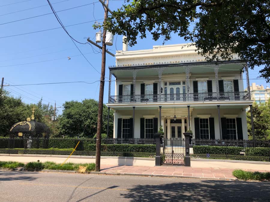 New Orleans: 2-Hour Homes of the Rich & Famous Walking Tour - Film locations from horror to television