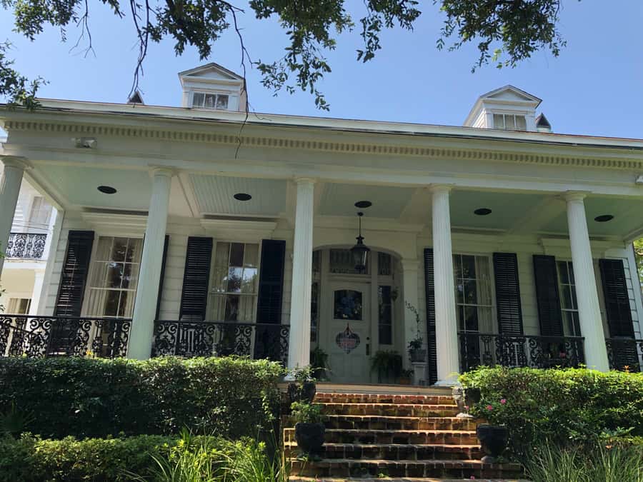New Orleans: 2-Hour Homes of the Rich & Famous Walking Tour - Cemeteries and the changing route