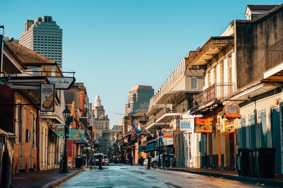 New Orleans: French Quarter Photo Shoot and Walking Tour - The guide’s role goes beyond taking pictures