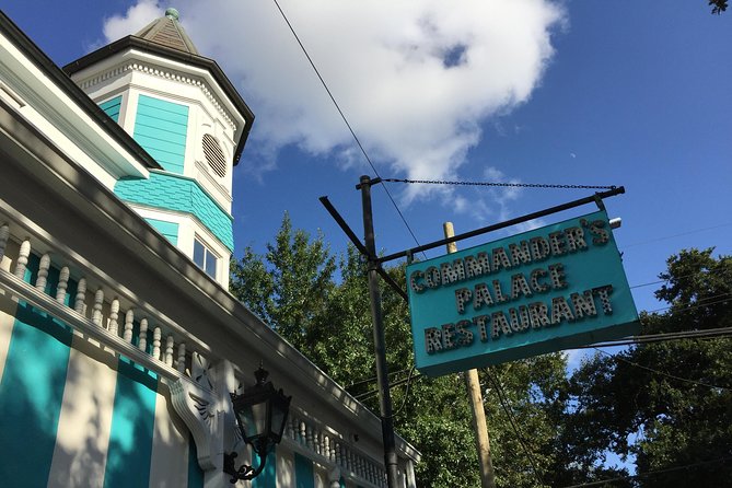 New Orleans Small-Group Garden District Walking Tour - What the tour does especially well