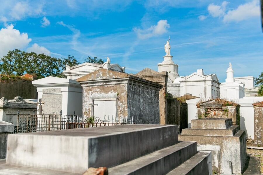 New Orleans: Walking Tour Inside St. Louis Cemetery No. 1 - Seeing Marie Laveau’s tomb
