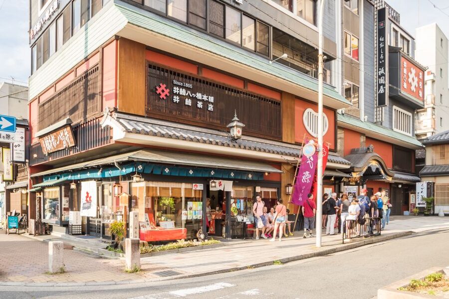 Night Walk in Gion: Kyoto's Geisha District - Learning the rules for a respectful encounter