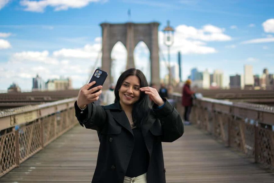 NYC: Brooklyn Bridge and DUMBO Guided Walking Tour - What the $19 price really buys you