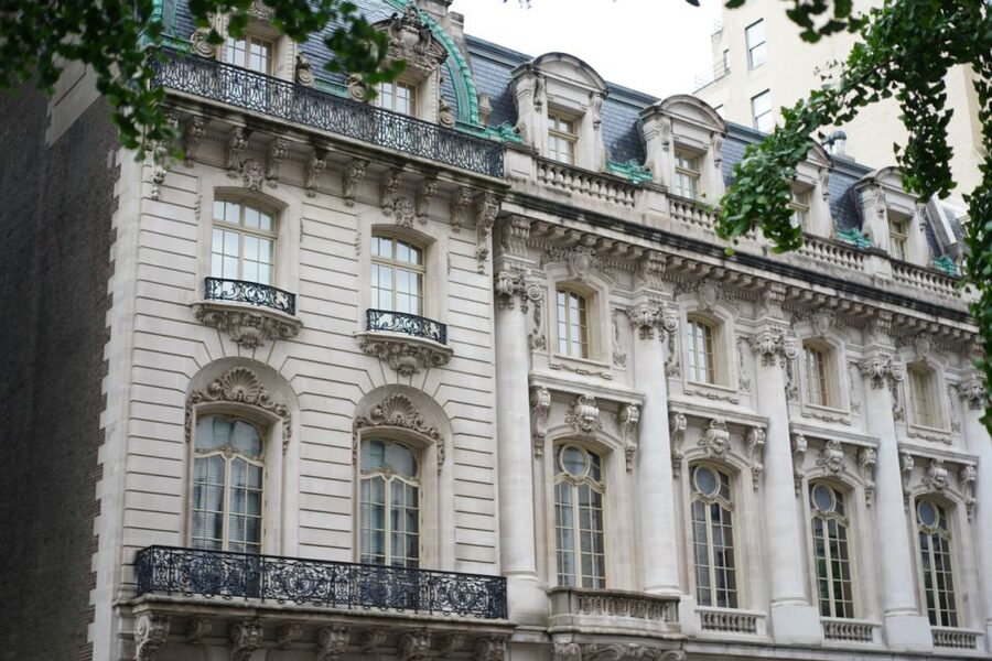 NYC: Fifth Ave Gilded Age Mansions Guided Walking Tour - Grand Army Plaza, the Plaza Hotel, and old club life
