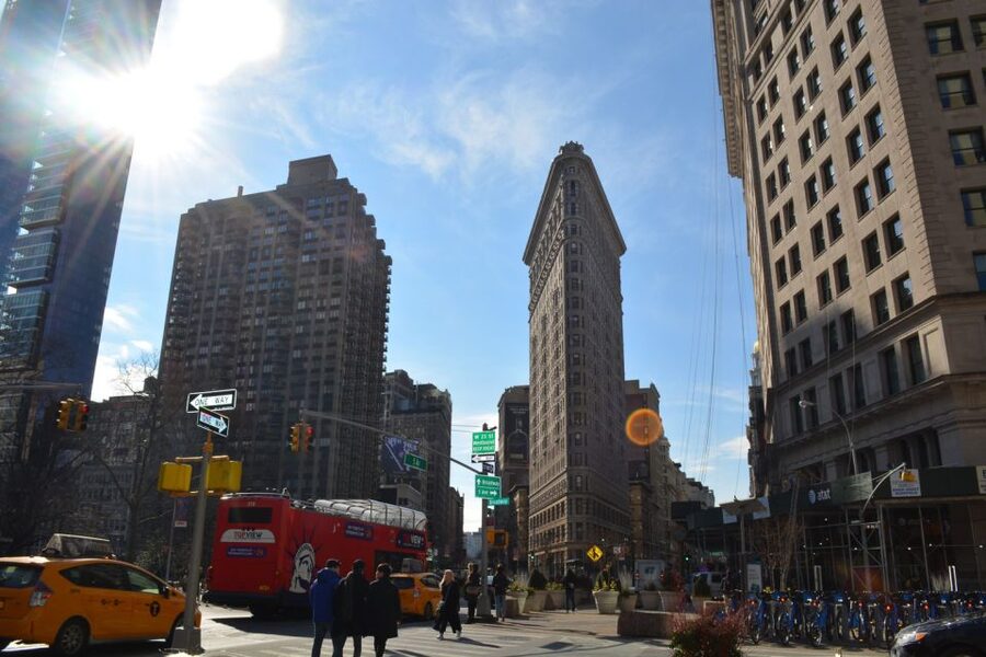 NYC: Guided Bus and Walking Tour with Staten Island Ferry - Guides are central to the experience