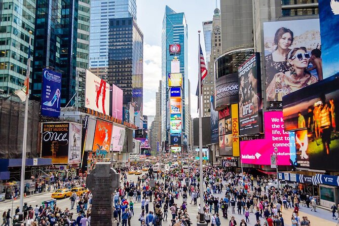 NYC Professional Photoshoot and Walking Tour with Private Guide - Key points at a glance