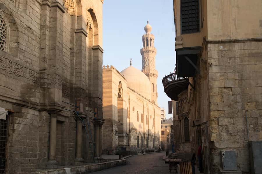 Old Cairo Guided Walk Tour: History, Culture & Street Bites - Al-Hakim Mosque and the calm of its courtyard