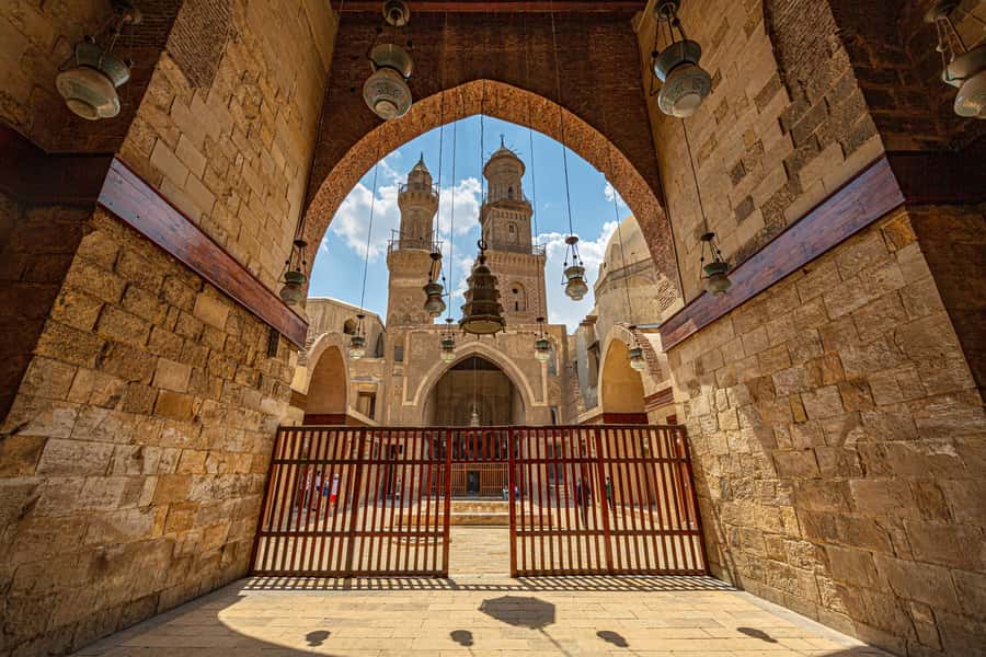 Old Cairo Guided Walk Tour: History, Culture & Street Bites - El Moez Street: architecture beside everyday Cairo