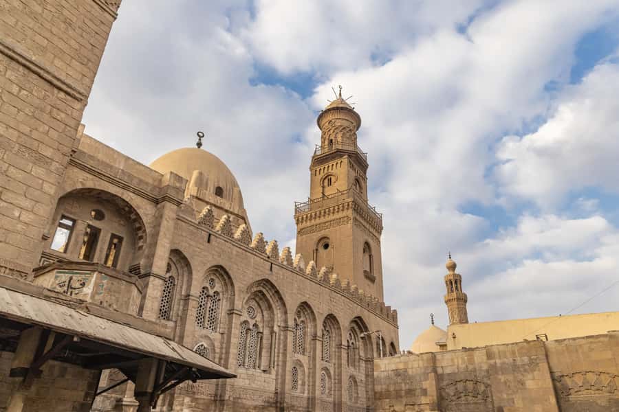 Old Cairo Guided Walk Tour: History, Culture & Street Bites - Al-Hussein Mosque and a final quiet pause