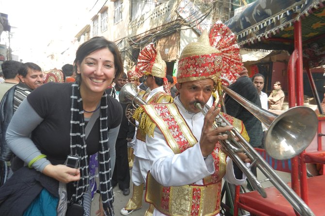 Old Delhi Food, Heritage&Cultural Walk with Rickshaw ride to Masterji Kee Haveli - Reaching the meeting point in Chawri Bazar