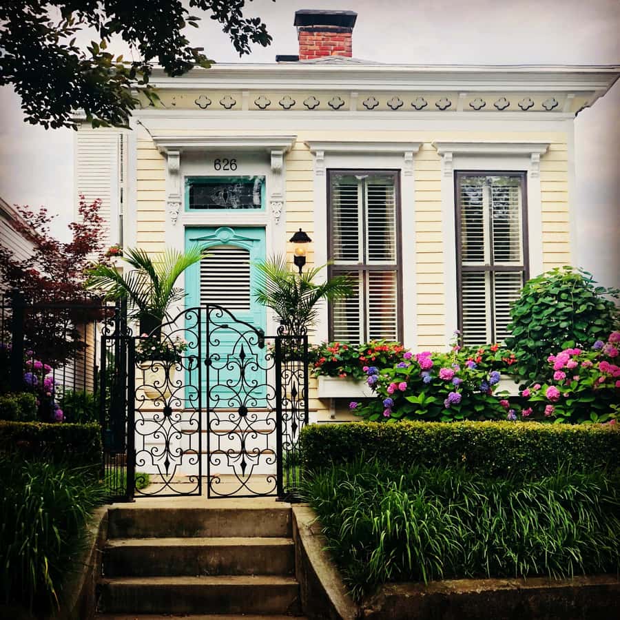 Old Louisville: History and Architecture Walking Tour - Stories that make the houses memorable