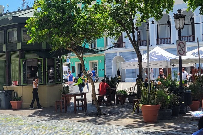 Old San Juan Walking Tour - Calle de la Fortaleza and the city’s everyday character