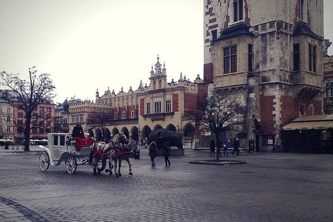 Old Town Krakow & Wawel Castle Walking Tour - How the guides shape the experience