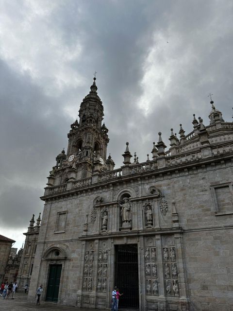 Old town walking tour in a small group - Returning through Santiago’s ancient lanes